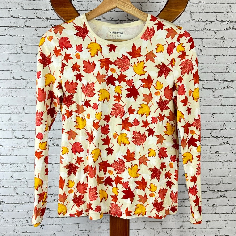 Croft & Barrow | Cream Tee with Fall Leaf patterns size XS